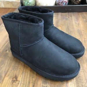 UGG black 🖤Classic Mini II Snake Nubuck